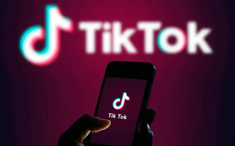 Пользователи TikTok опасаются: новая функция трансляций 18+ превратит платформу в OnlyFans