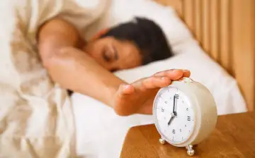 Американские ученые выяснили, почему люди часто переставляют будильник по утрам