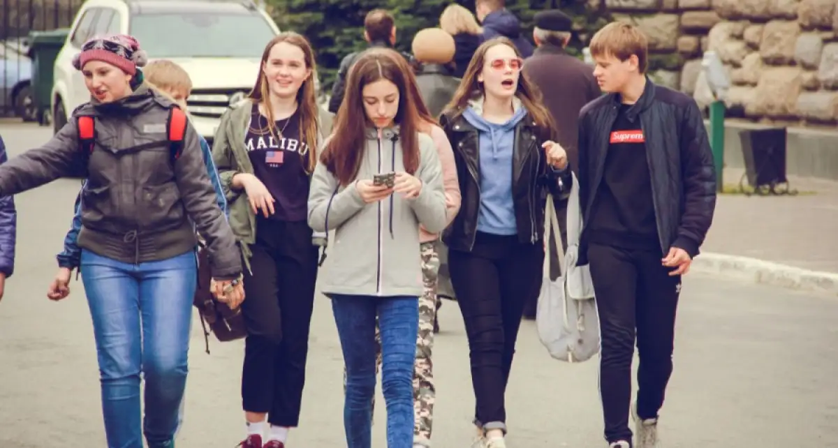 Сегодня подростков. Современная молодежь. Молодежь 21 века. Мода подростков в России. Подростки 21 века.