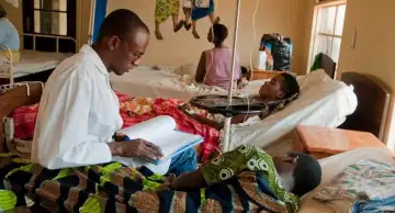 Уганда борется с новой эпидемией Эболы, поскольку инфекция стремительно распространяется