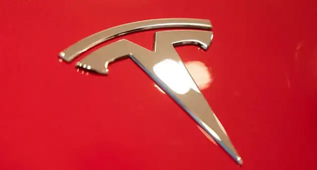 Дешевая Tesla на подходе: Следующий электромобиль Илона Маска должен стоить вдвое дешевле