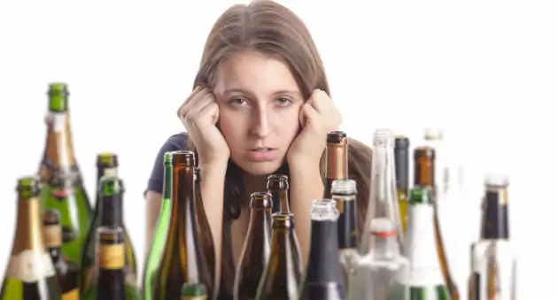 Алкогольная зависимость может увеличить риск заражения COVID-19 среди молодых женщин