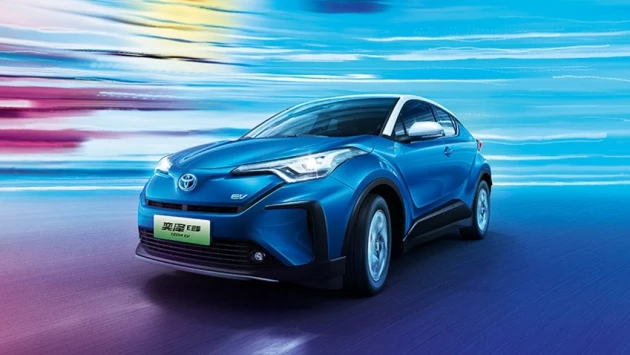 В РФ начали продажи электрического кроссовера Toyota Izoa за 3,4 млн рублей